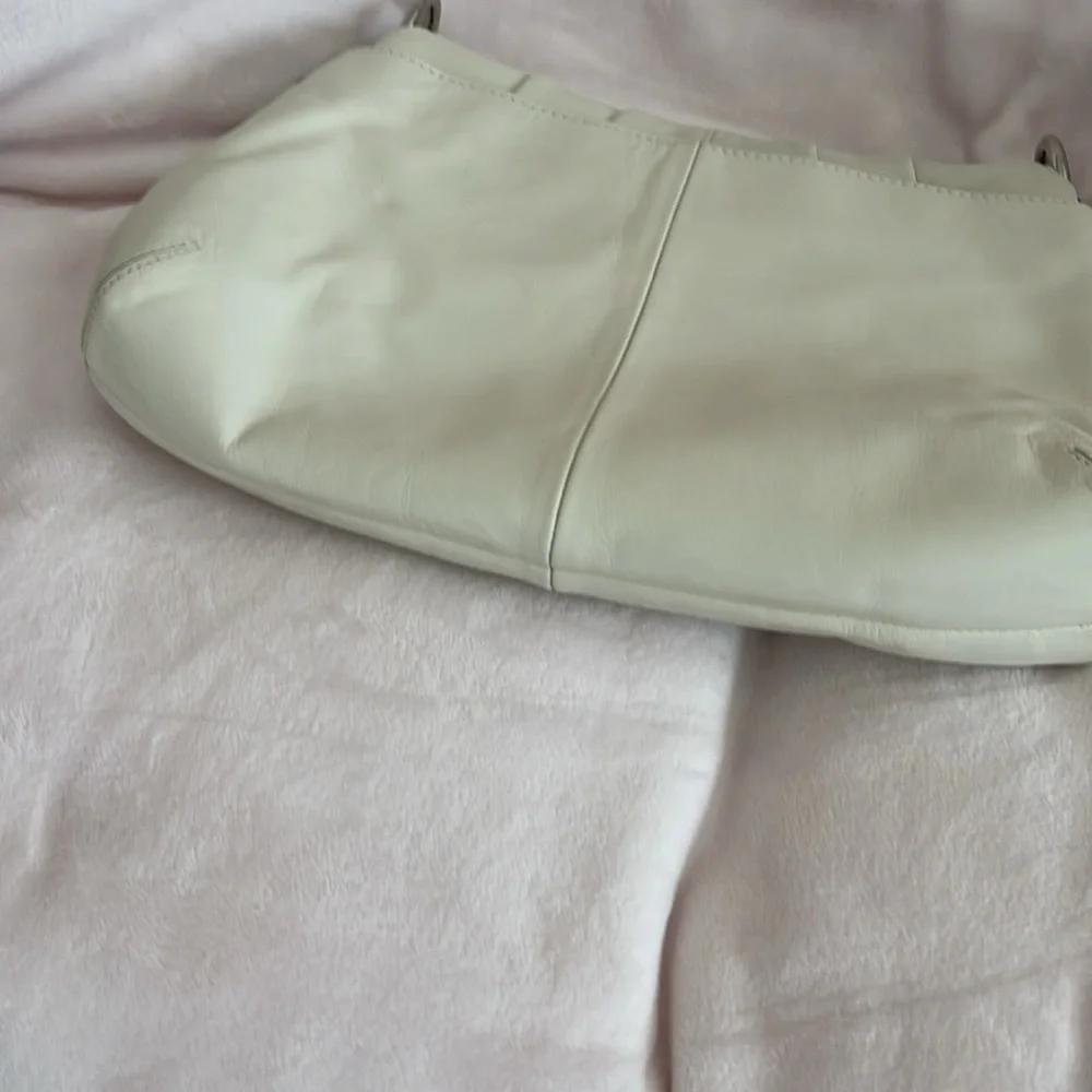 Coach bag cream and gold lavender inside - Picture 12 of 16